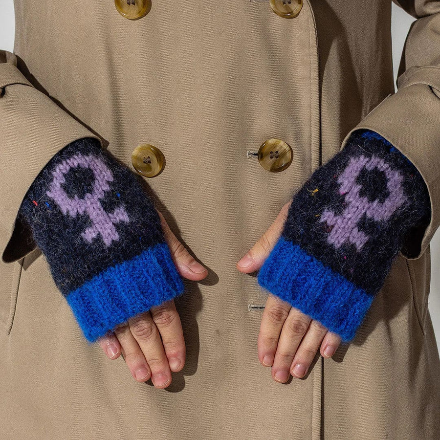 Cosmos Wristwarmers Nyx & Speedwell