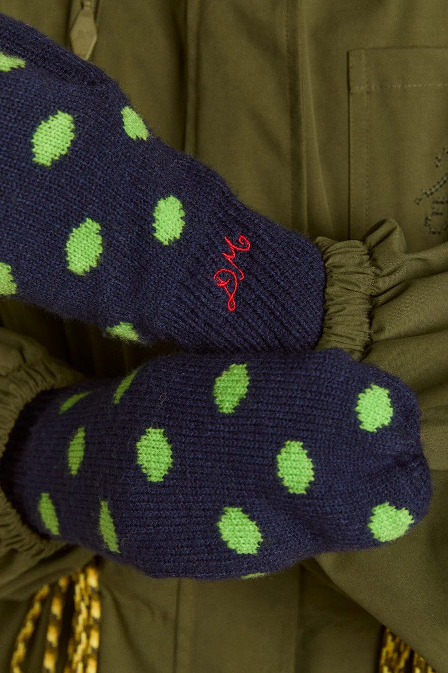 Cable String Mittens Lime Spot
