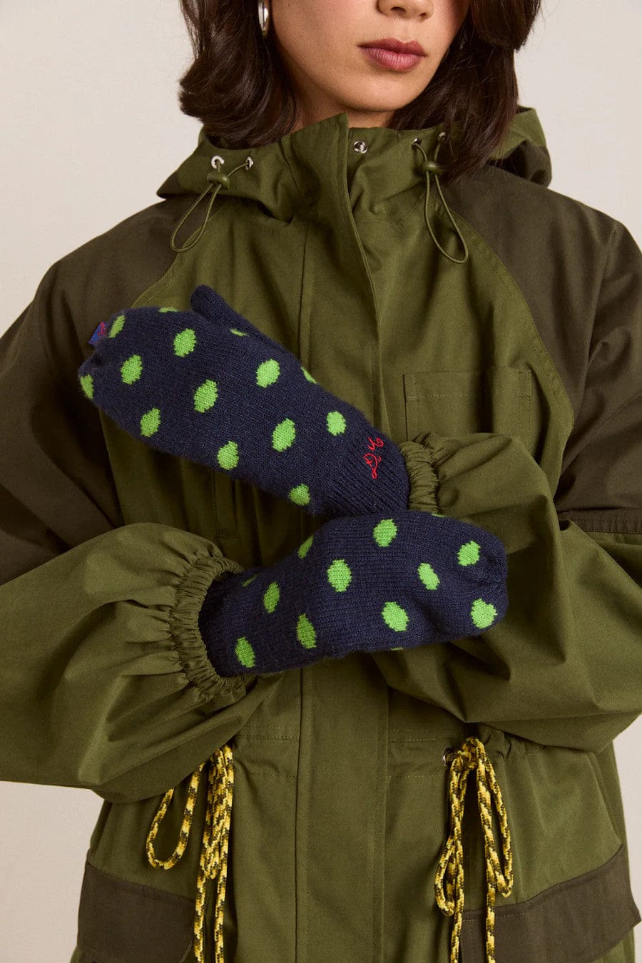 Cable String Mittens Lime Spot